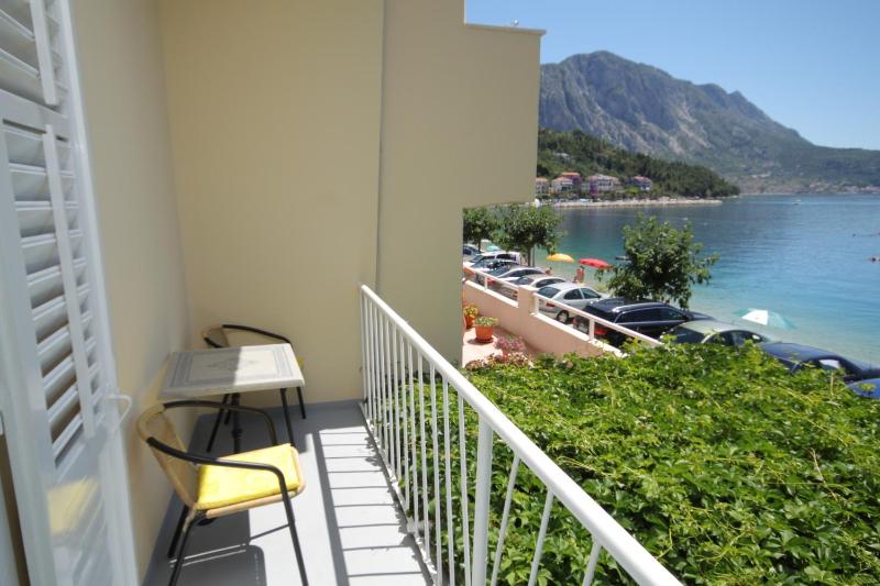 Apartment with Terrace and Sea View image 4