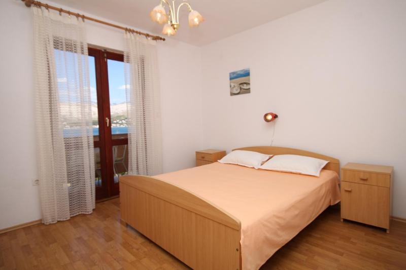 One-Bedroom Apartment with Balcony and Sea View image 1