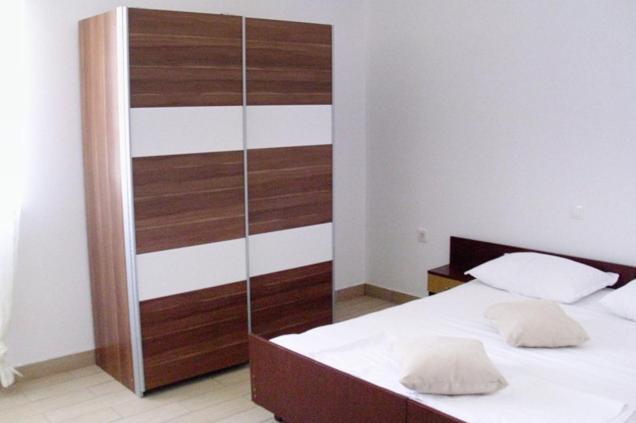One-Bedroom Apartment with Balcony and Sea View image 1