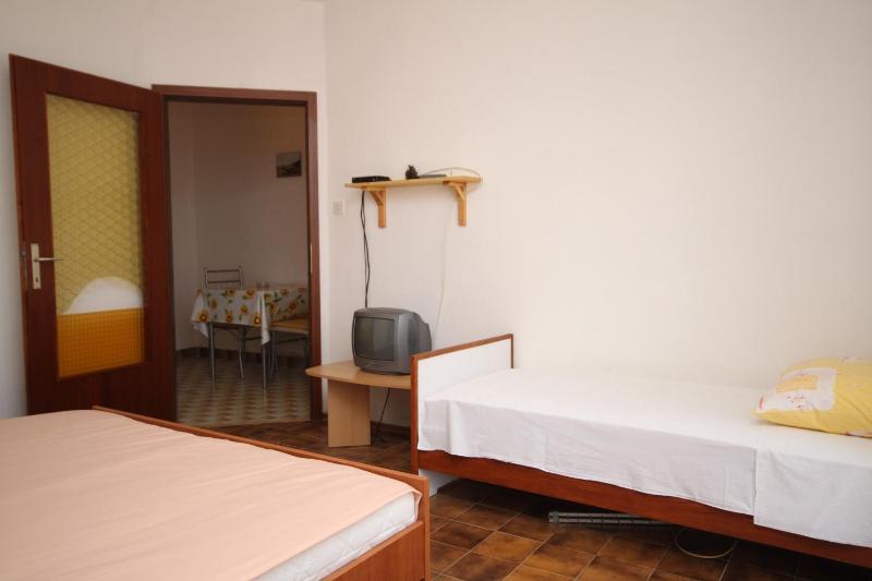 One-Bedroom Apartment with Terrace and Sea View image 4