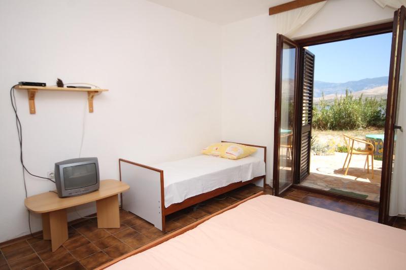 One-Bedroom Apartment with Terrace and Sea View image 3
