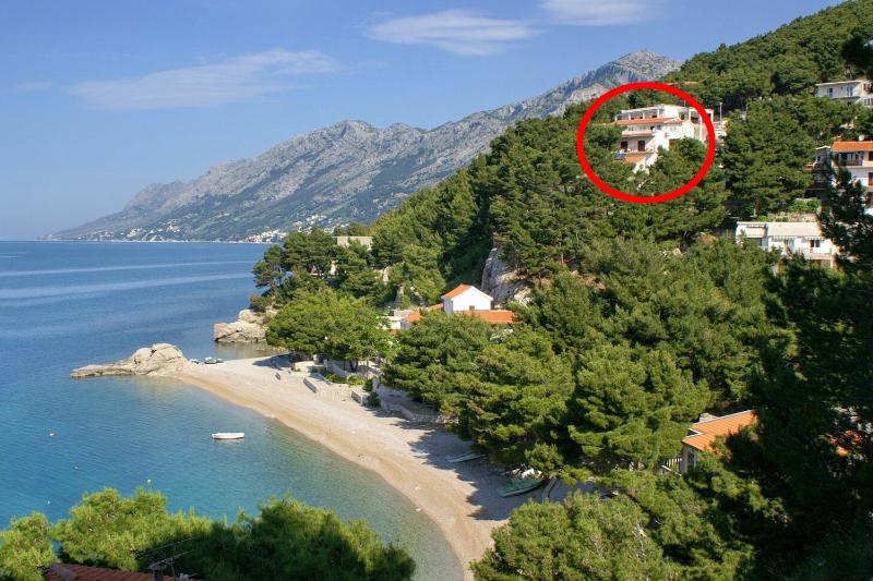 Apartments by the sea Brela Makarska - 6688 - image 1