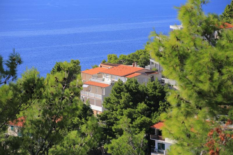 Apartments by the sea Brela Makarska - 6688 - image 23