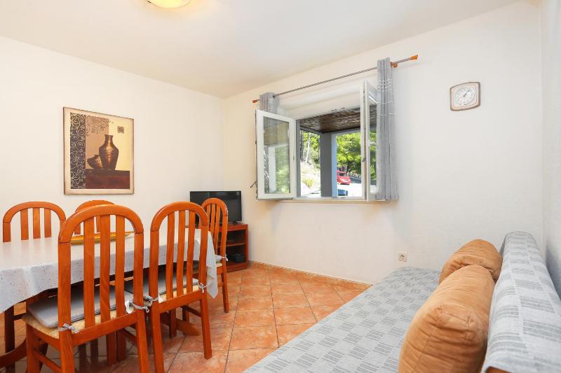 Apartments by the sea Brela Makarska - 6688 - image 15