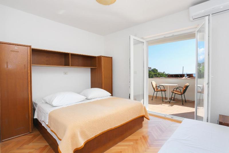 Apartments by the sea Brela Makarska - 6688 - image 14
