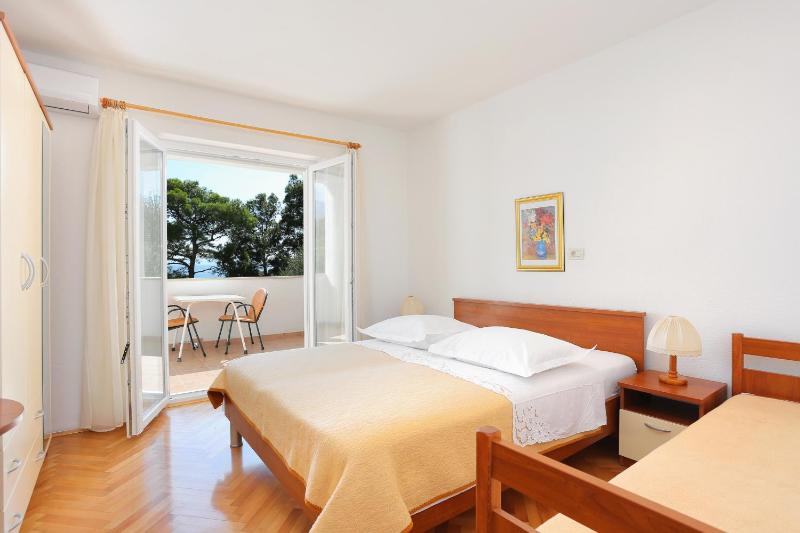 Apartments by the sea Brela Makarska - 6688 - image 39