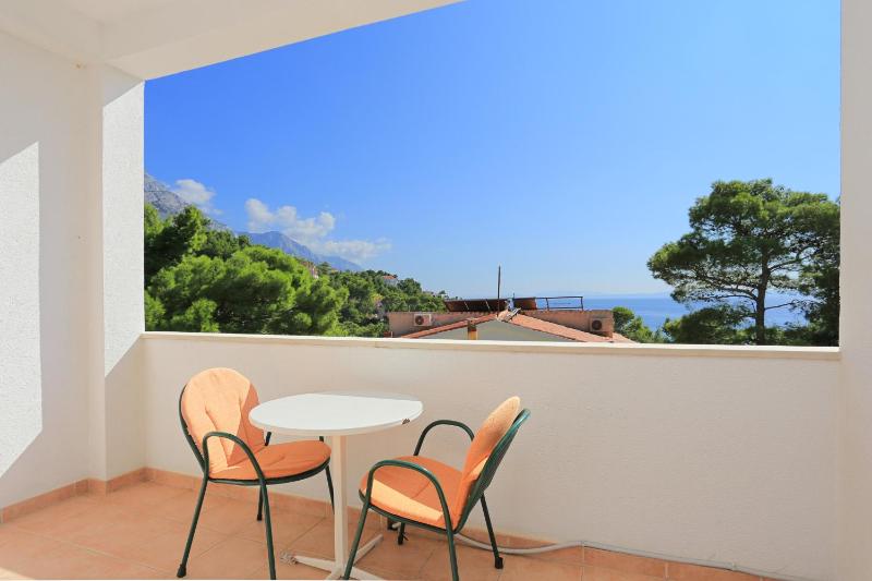Apartments by the sea Brela Makarska - 6688 - image 36