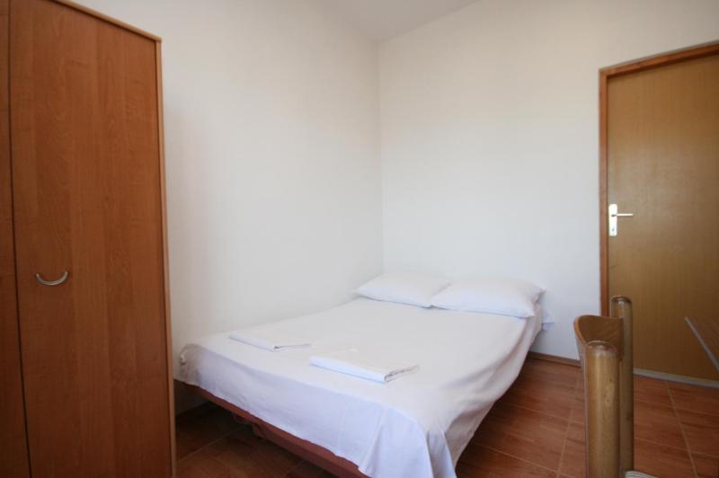 One-Bedroom Apartment with Balcony and Sea View image 1