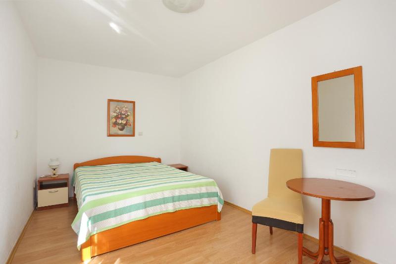 Apartments by the sea Brela Makarska - 6688 - image 32
