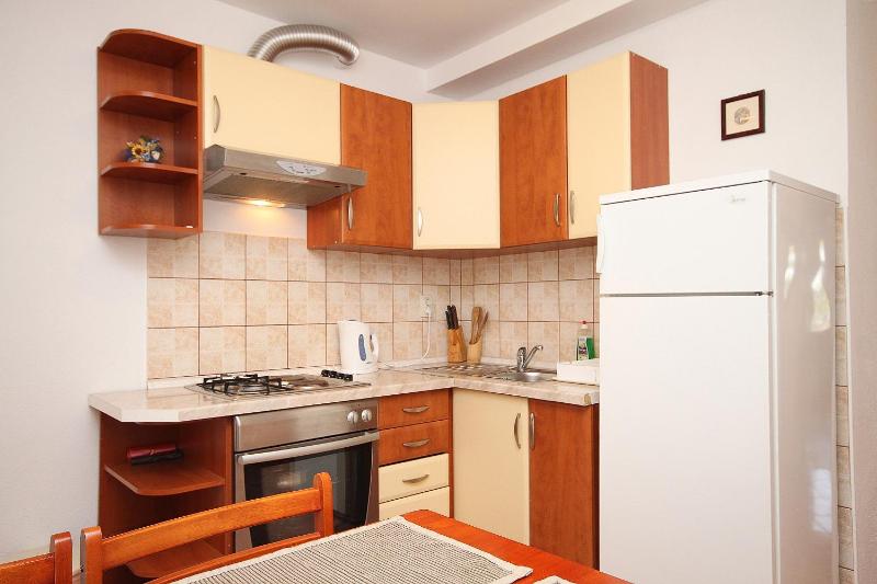 Apartments by the sea Brela Makarska - 6688 - image 35