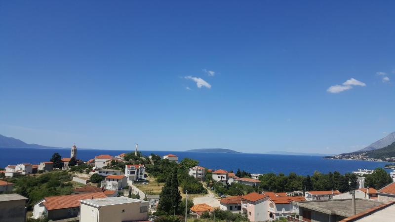 One-Bedroom Apartment with Balcony and Sea View image 2