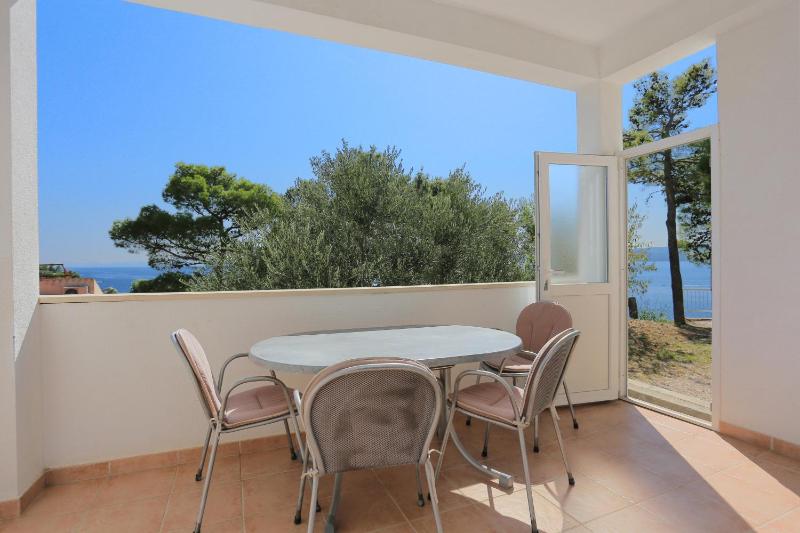 Apartments by the sea Brela Makarska - 6688 - image 47
