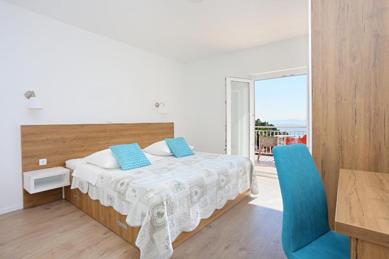 Apartments by the sea Brela Makarska - 6688 - image 5