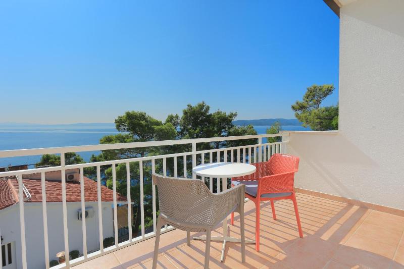 Apartments by the sea Brela Makarska - 6688 - image 19