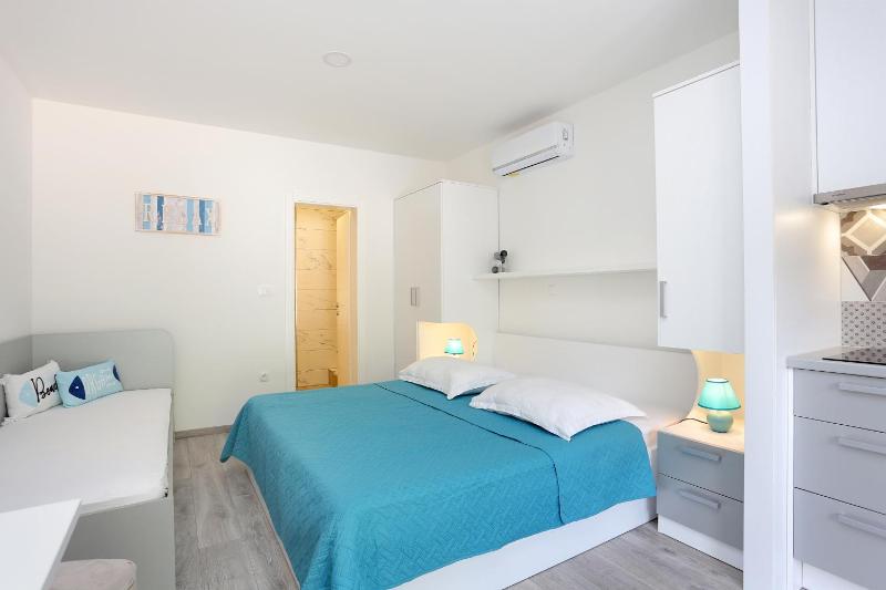 Apartments by the sea Brela Makarska - 6688 - image 37