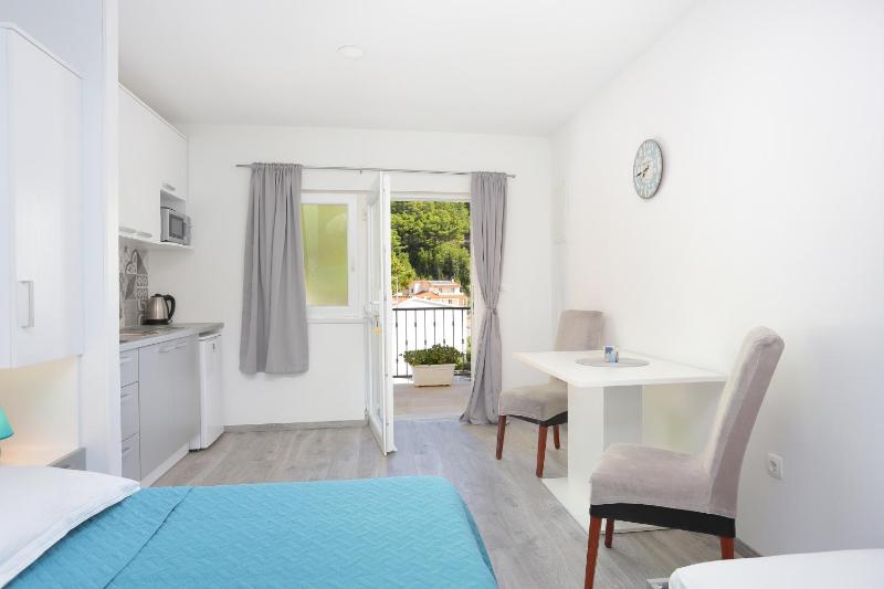Apartments by the sea Brela Makarska - 6688 - image 43