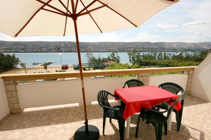 One-Bedroom Apartment with Terrace and Sea View image 4
