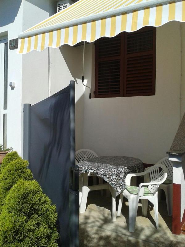 One-Bedroom Apartment with Terrace image 3