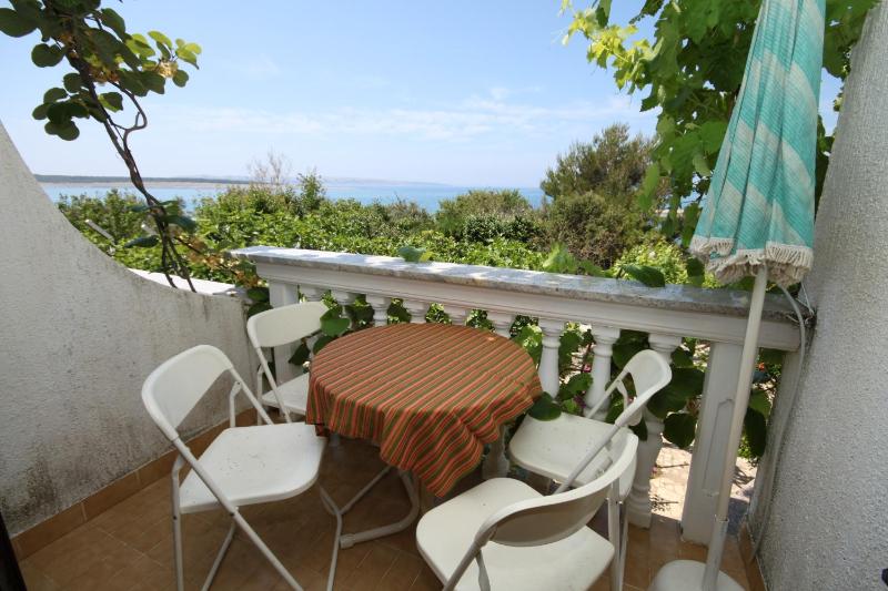Three-Bedroom Apartment with Terrace and Sea View image 3