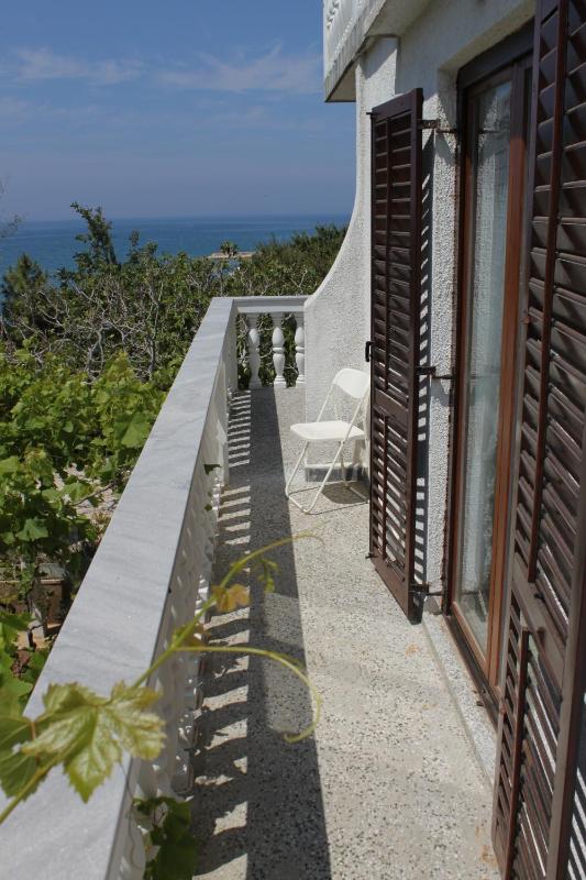 One-Bedroom Apartment with Terrace and Sea View image 3