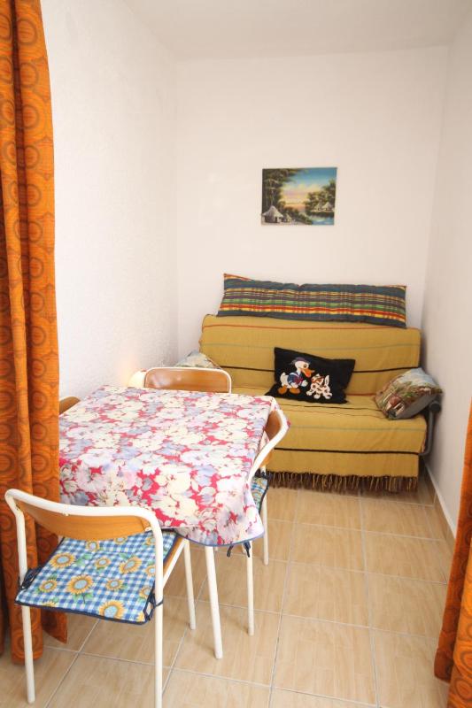 One-Bedroom Apartment with Balcony and Sea View image 4