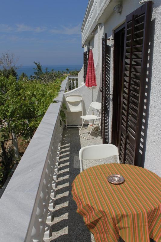 One-Bedroom Apartment with Balcony and Sea View image 3