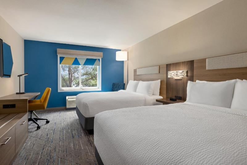 Standard Room with Two Queen Beds image 3
