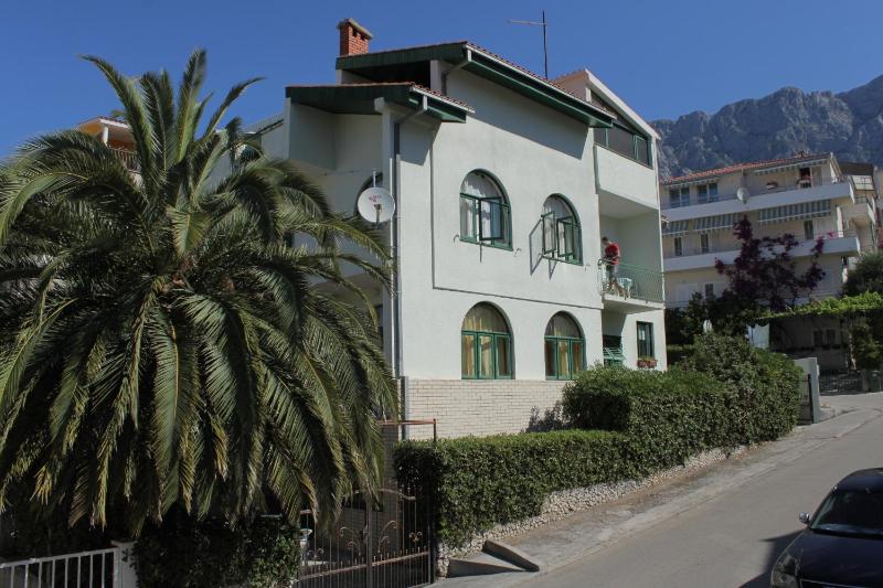 Apartments and rooms with parking space Makarska - 6759 - image 1