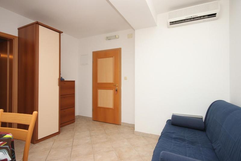 One-Bedroom Apartment with Balcony and Sea View image 4