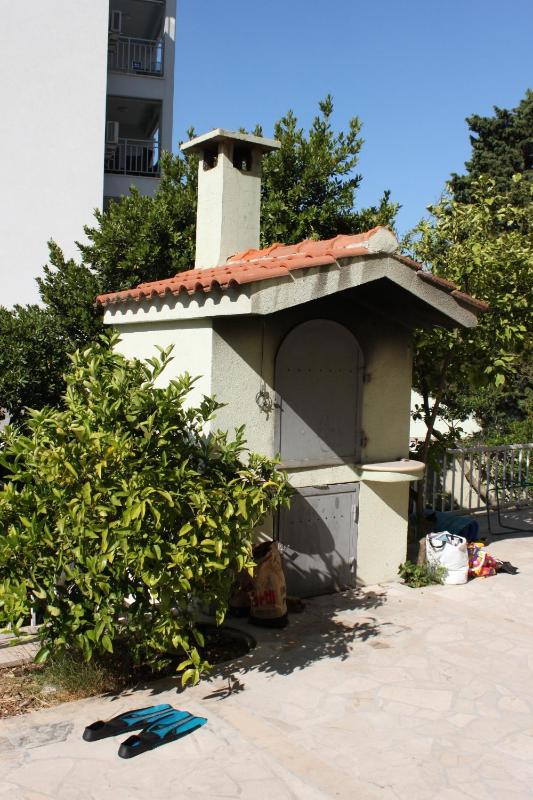 Apartments and rooms by the sea Makarska - 6839 - image 2
