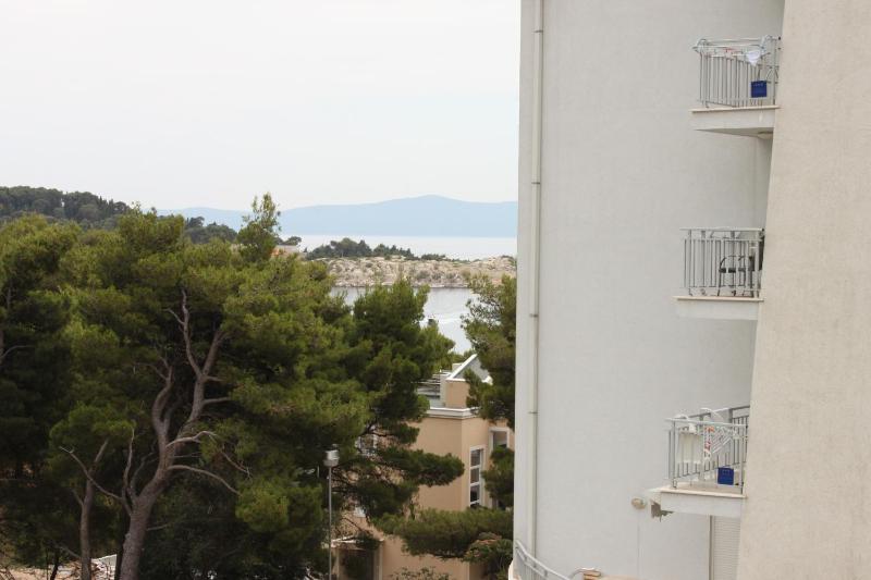 One-Bedroom Apartment with Terrace and Sea View image 3