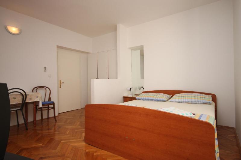 Studio with Balcony image 1