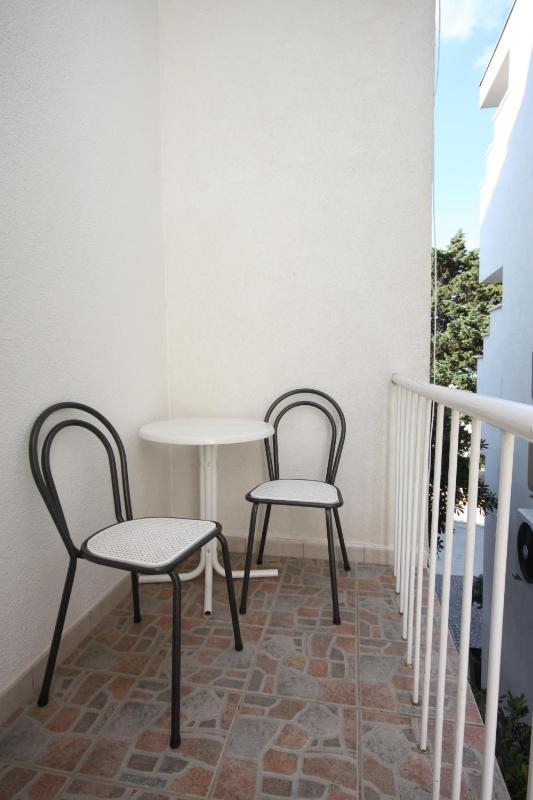 Studio with Balcony image 3