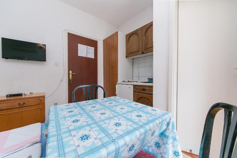 Apartments with parking space Baska Voda Makarska - 6773 - image 2