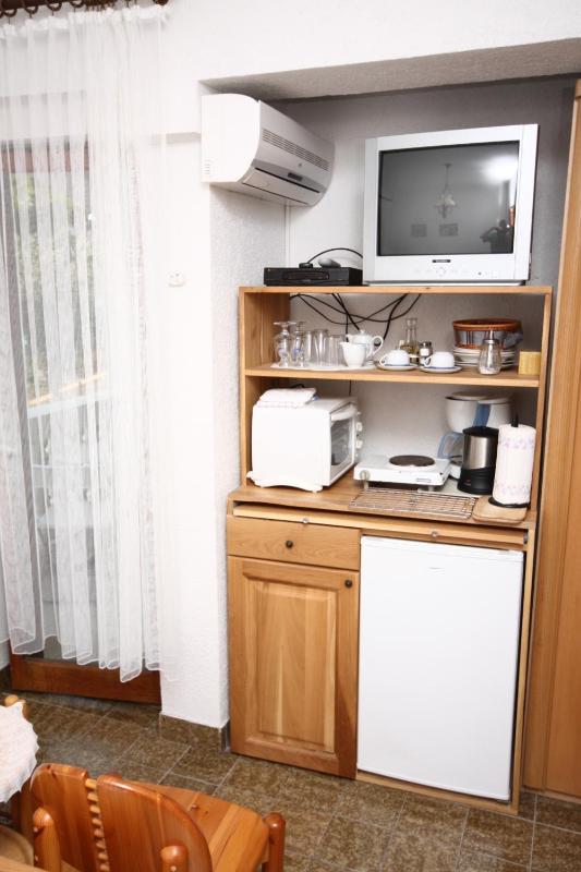 Double Room with Terrace and Sea View   image 4