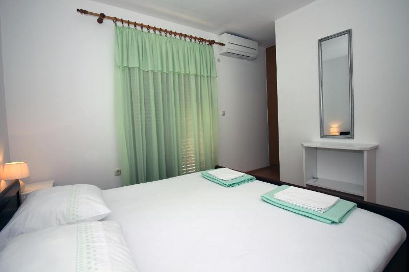Double Room image 3