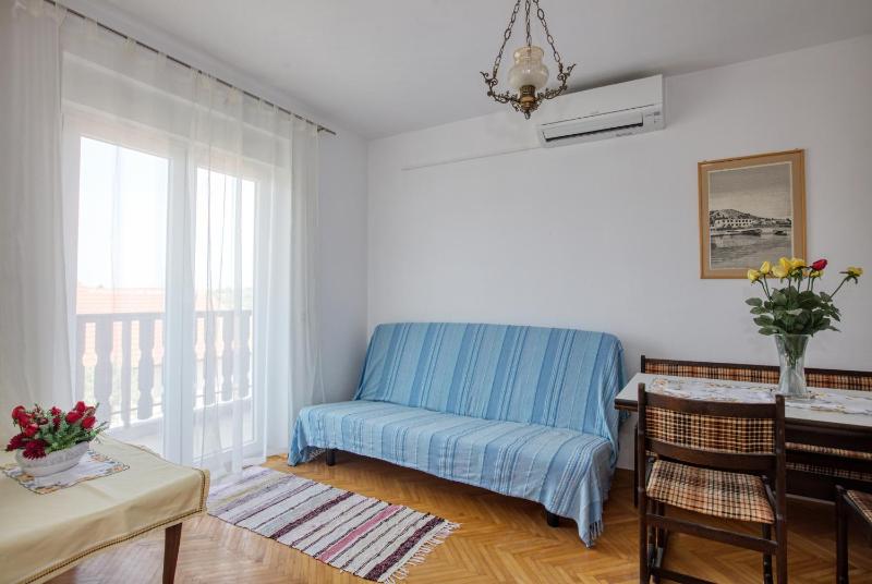 Studio with Balcony and Sea View image 1