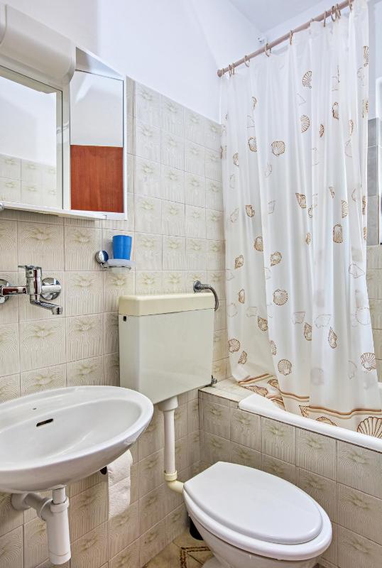 Double Room image 4