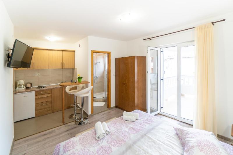Studio with Terrace and Sea View image 4