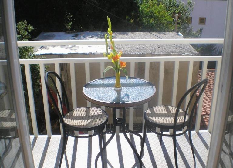 Studio with Balcony and Sea View image 3
