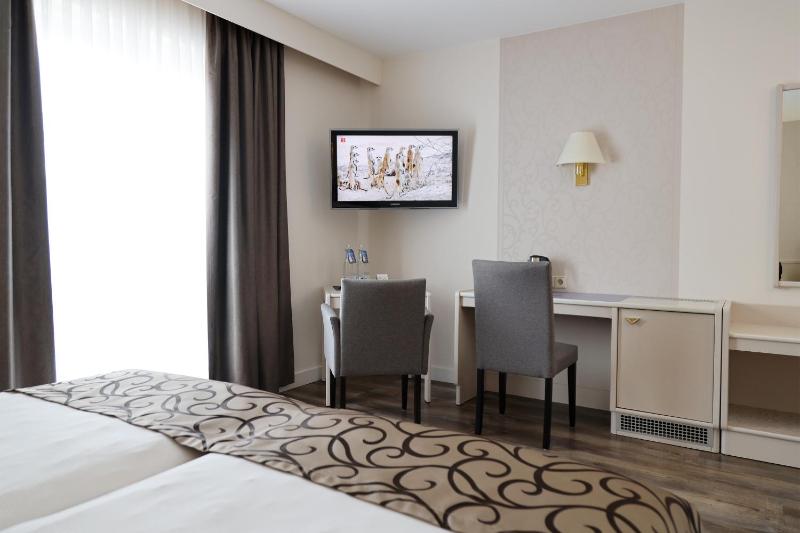 Double Room with Courtyard View image 1