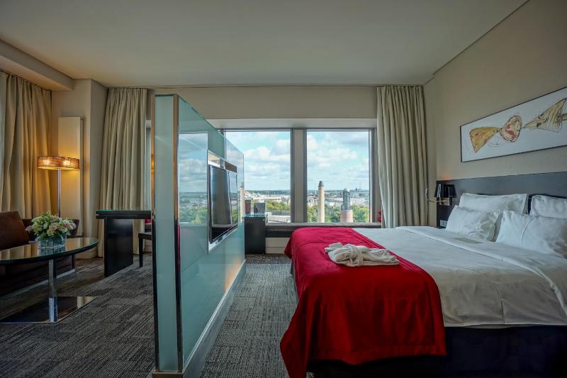 Executive Suite image 2