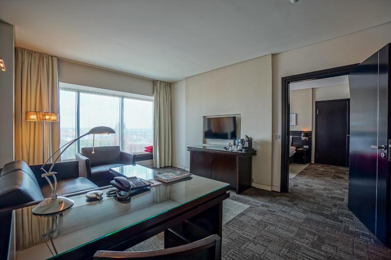 Superior Suite image 2