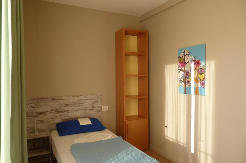 Single Room with Shared Bathroom image 3