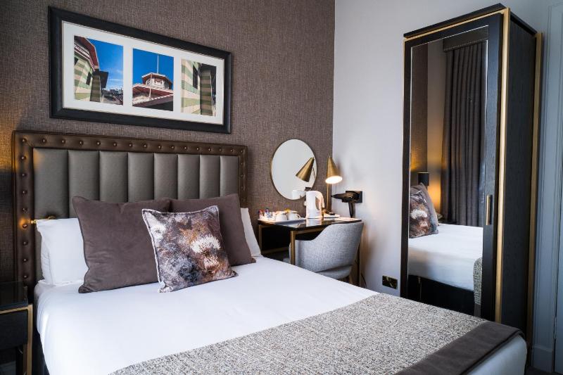 Budget Double Room image 4