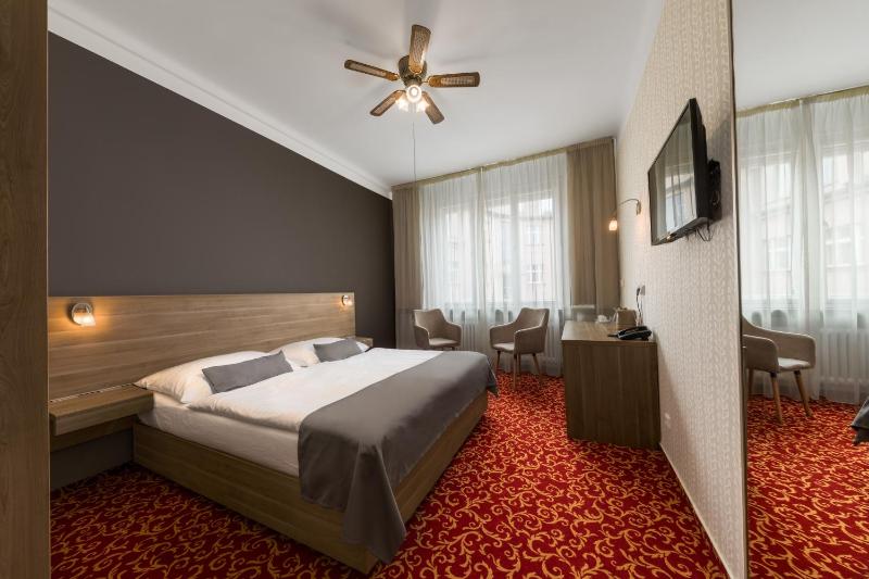 Double or Twin Room with Balcony image 2