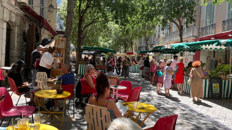 Au cœur du vieux Toulon au calme appartement rénové climatisé confortable étage élevé avec ascenseur proche parking et toutes commodités - image 10