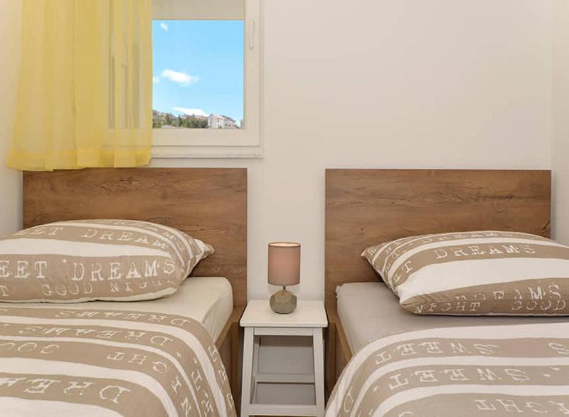 Apartment Charlie - image 17
