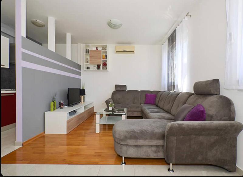 Apartment Charlie - image 1