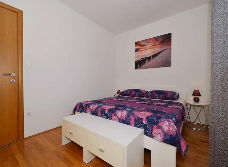 Apartment Charlie - image 15
